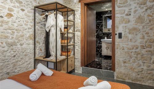 Superior One-Bedroom Apartment