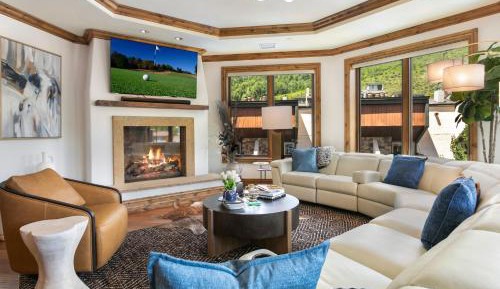 Luxury Three-Bedroom Apartment