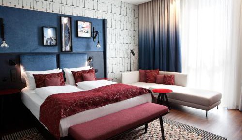 Premium Queen Room with Gallery View - East Side