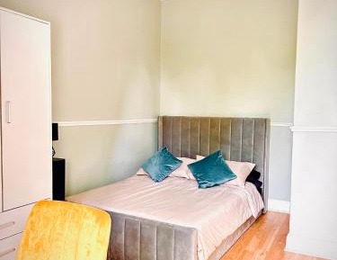 Large Double Room