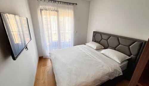 One-Bedroom Apartment with Balcony