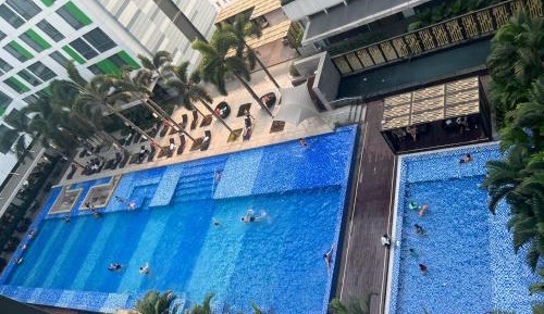 One-Bedroom Apartment with Pool View