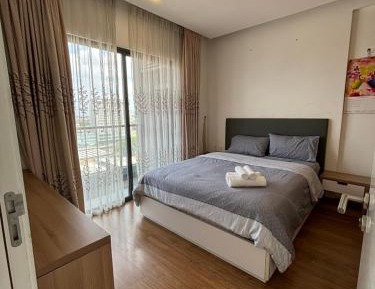 One-Bedroom Apartment with Balcony