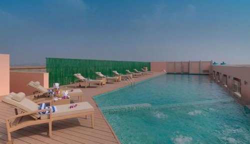 Club Room with Bath Tub