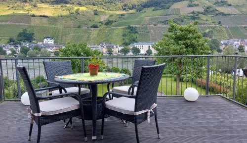 One-Bedroom Apartment with Garden View