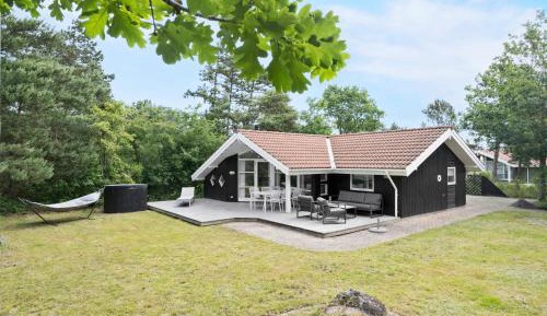 Three-Bedroom Holiday Home 