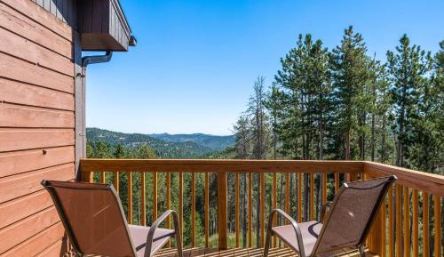 Three-Bedroom Apartment with Mountain View