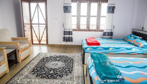 Double or Twin Room with Mountain View