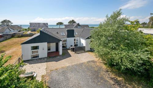 Four-Bedroom Holiday Home