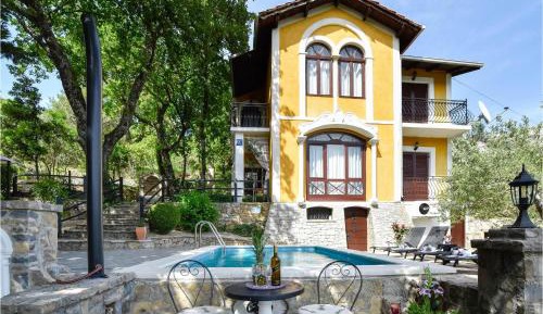 Three-Bedroom Holiday Home 