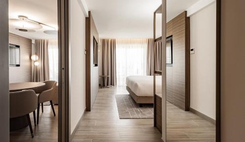 One-Bedroom King Suite with Sofa Bed and Terrace - City View