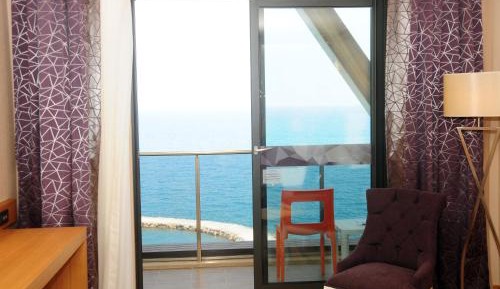 Double or Twin Room with Sea View