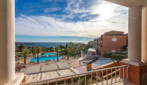 Superior One-Bedroom Apartment