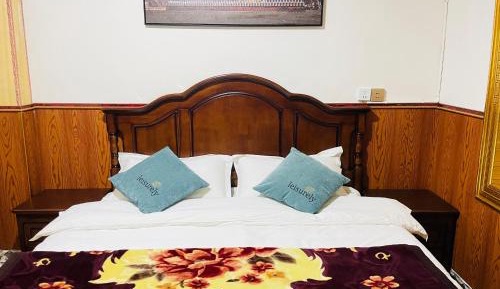 Queen Room