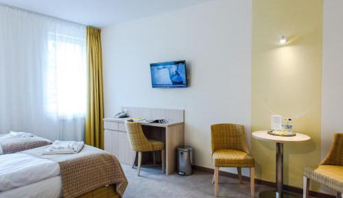 Family Room (2 Adults + 2 Children)