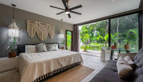 Apartment with Pool View 