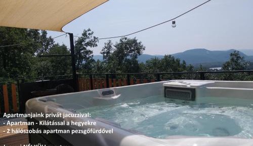 Two-Bedroom Apartment with Jacuzzi