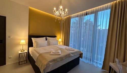 Deluxe Queen Suite