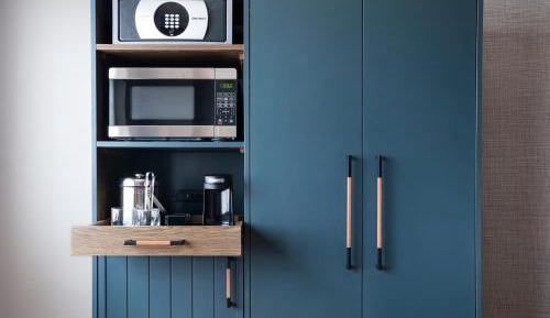 Deluxe King Room with Adapted Tub - Mobility and Hearing Accessible