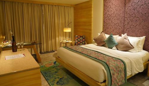 Premium King Front View with Bath Tub