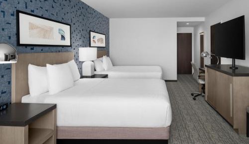 Queen Room with Two Queen Beds and Roll-In Shower - Disability Access