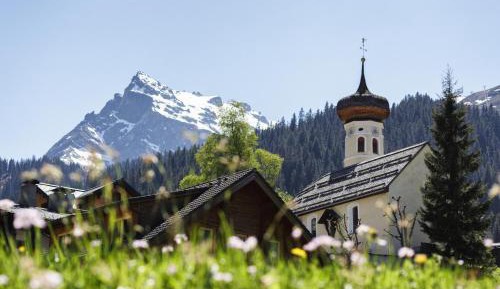 Two-Bedroom Apartment with Shower 
