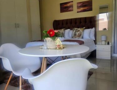 Family Room with Garden View