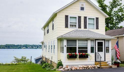Three-Bedroom Holiday Home 