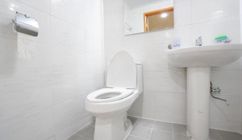 Single Room with Shared Bathroom