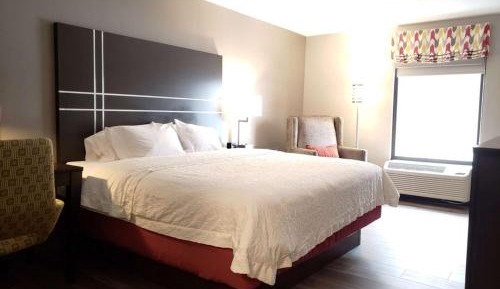 King Room with King Bed - Non-Smoking