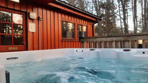 Chalet with Hot Tub