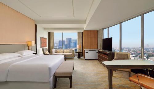 1 King Bed, Club Lounge Access, Suite