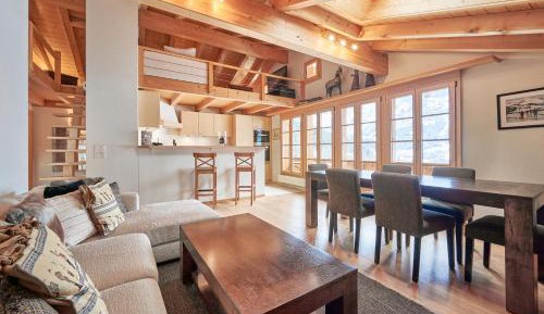 Apartment with Mountain View