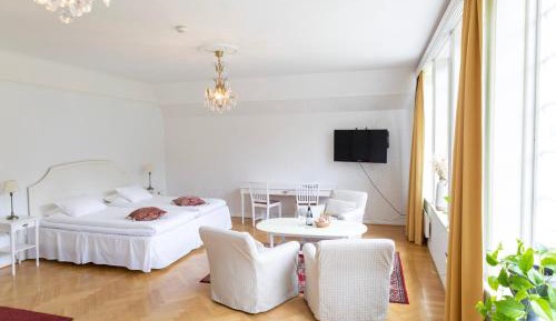 Suite with Garden View