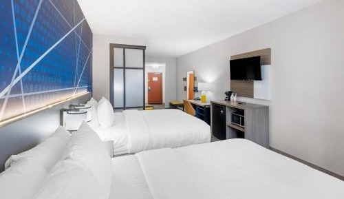 Queen Suite with Two Queen Beds - Non-Smoking