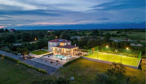 Four-Bedroom Holiday Home