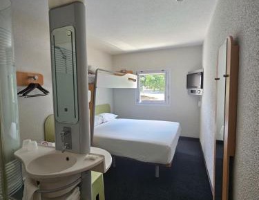 Standard Triple Room (Nonsmoking)