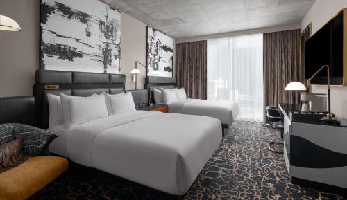 Queen Room with Two Queen Beds and Roll-In Shower - Mobility Accessible/City View