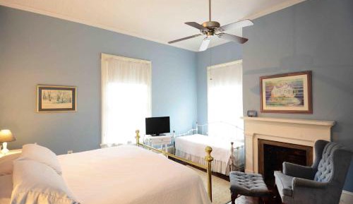 Quadruple Room with Private Bathroom