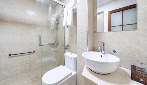 Deluxe Double Room (2 Adults + 1 Child)