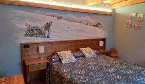 Family Room with Mountain View