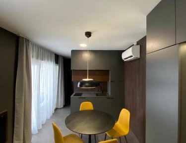 Apartment with Lake View