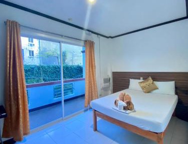 Deluxe Double Room (2 Adults + 1 Child)