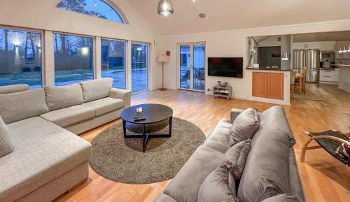 Five-Bedroom Holiday Home