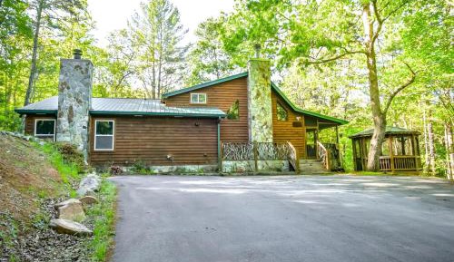 Three-Bedroom Holiday Home 