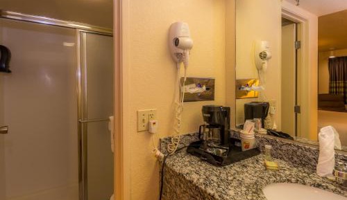 Queen Room - Mobility Access/Non-Smoking