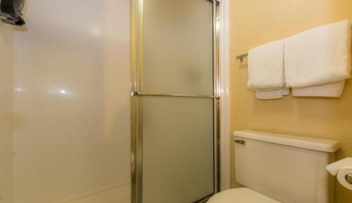 Queen Room - Mobility Access/Smoking
