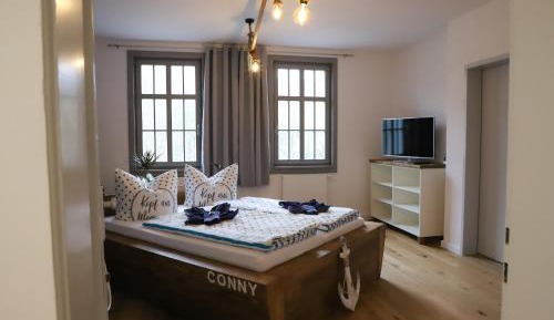 Deluxe Room (2 Adults + 1 Child)