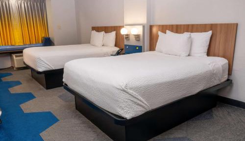 Queen Studio Suite with Two Queen Beds - No Pets/Non-Smoking