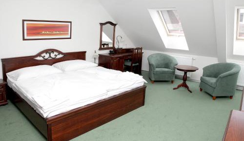 Standard Double Room with Shared Bathroom